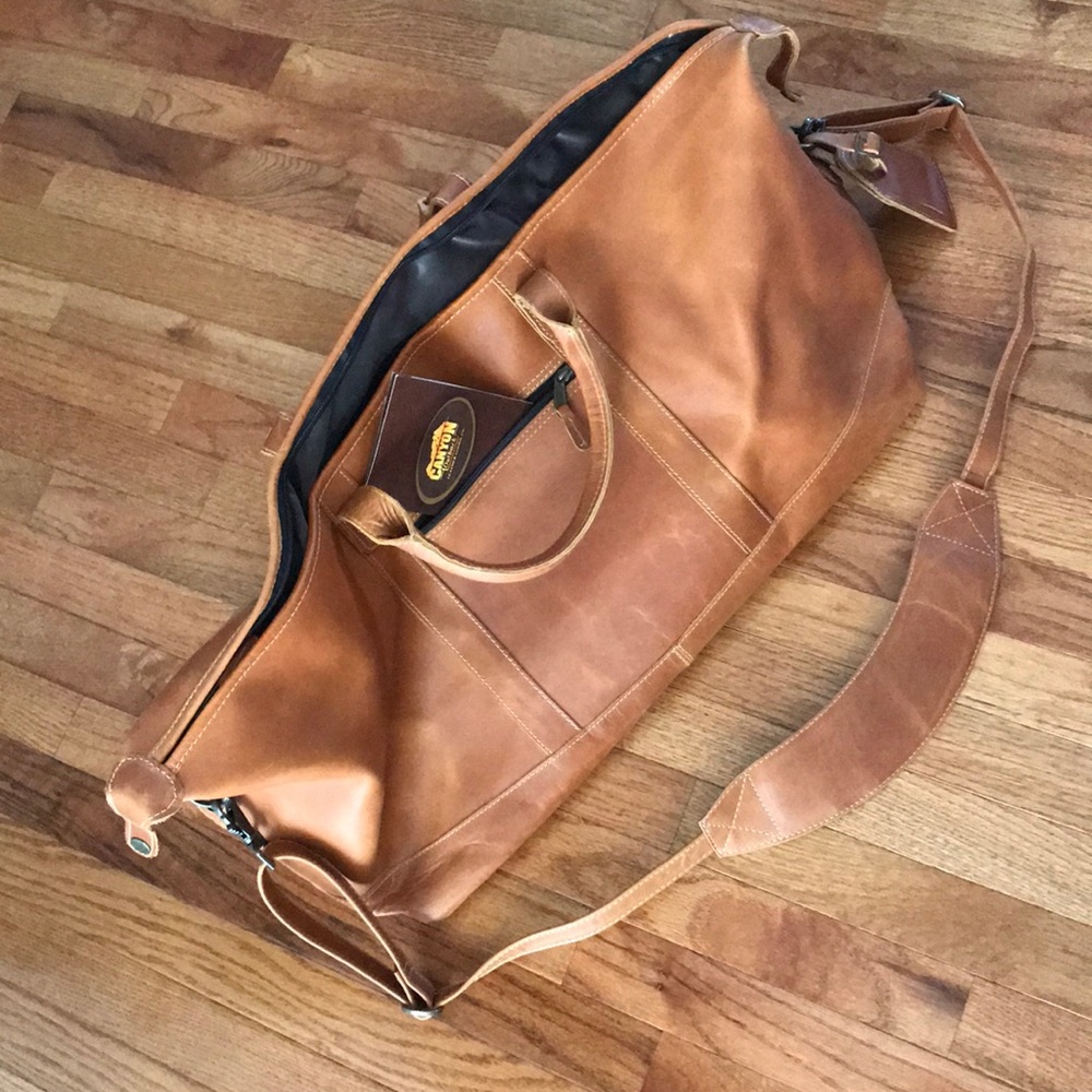 *Feature* NWT! Canyon Outback 100% Leather Duffel